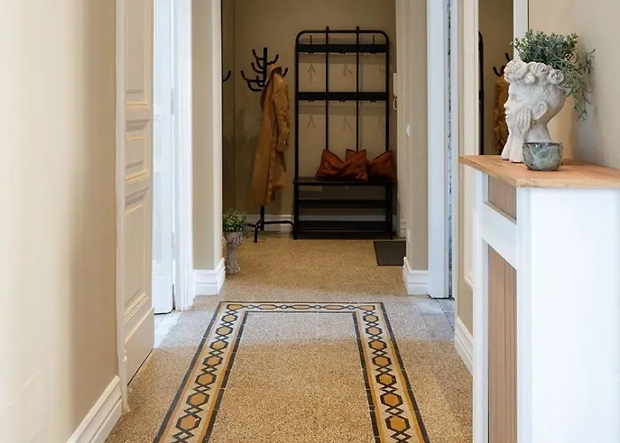 Center Iii Apartment *